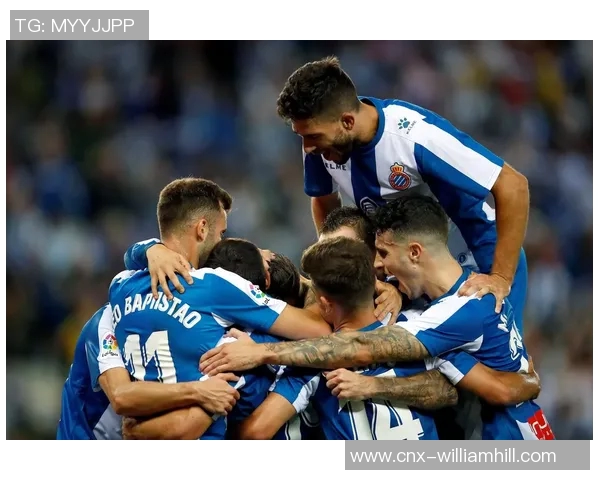 西班牙人足球队奋勇争先展现团队精神与竞技风采